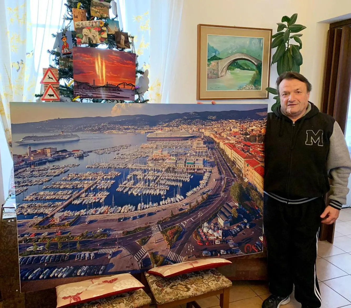 Santa Maria Hoè, collezionista da Guinness: ha un milione di cartoline