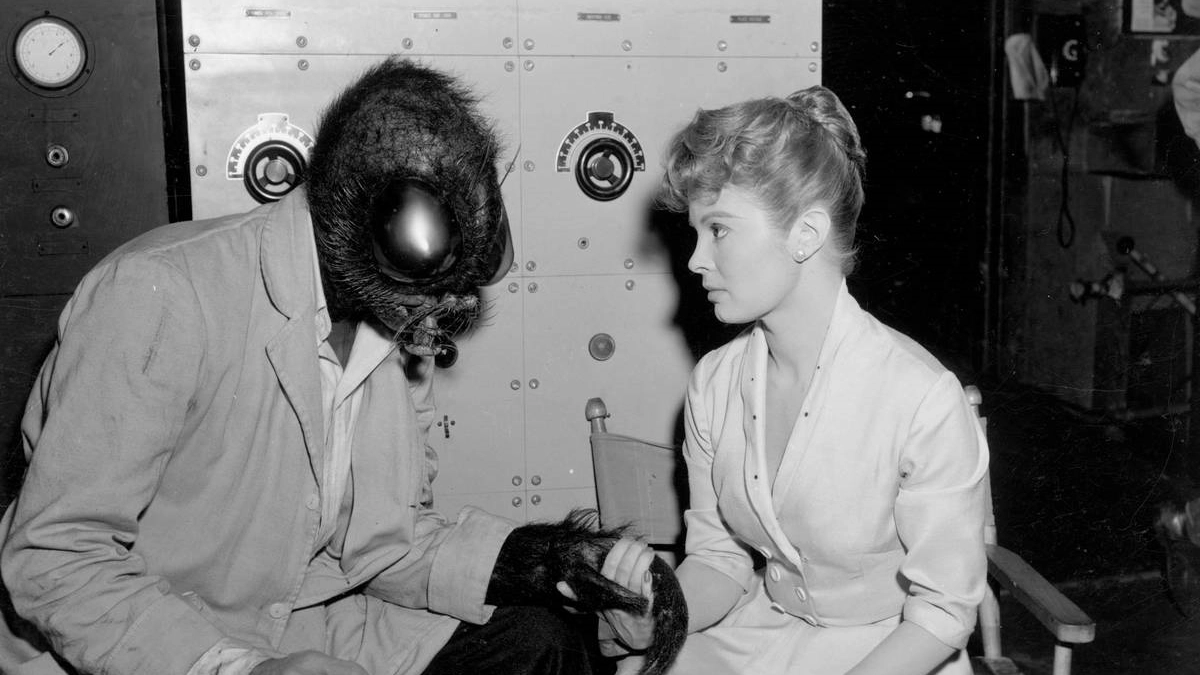 David Hedison e Patricia Owens sul set del film "L'esperimento del Dottor K" del 1958