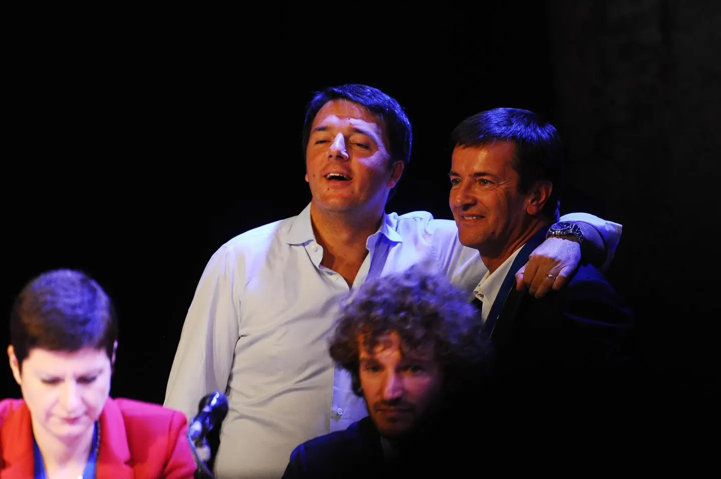 "I morti di Bergamo e Brescia ci direbbero di riaprire". Bufera su Matteo Renzi