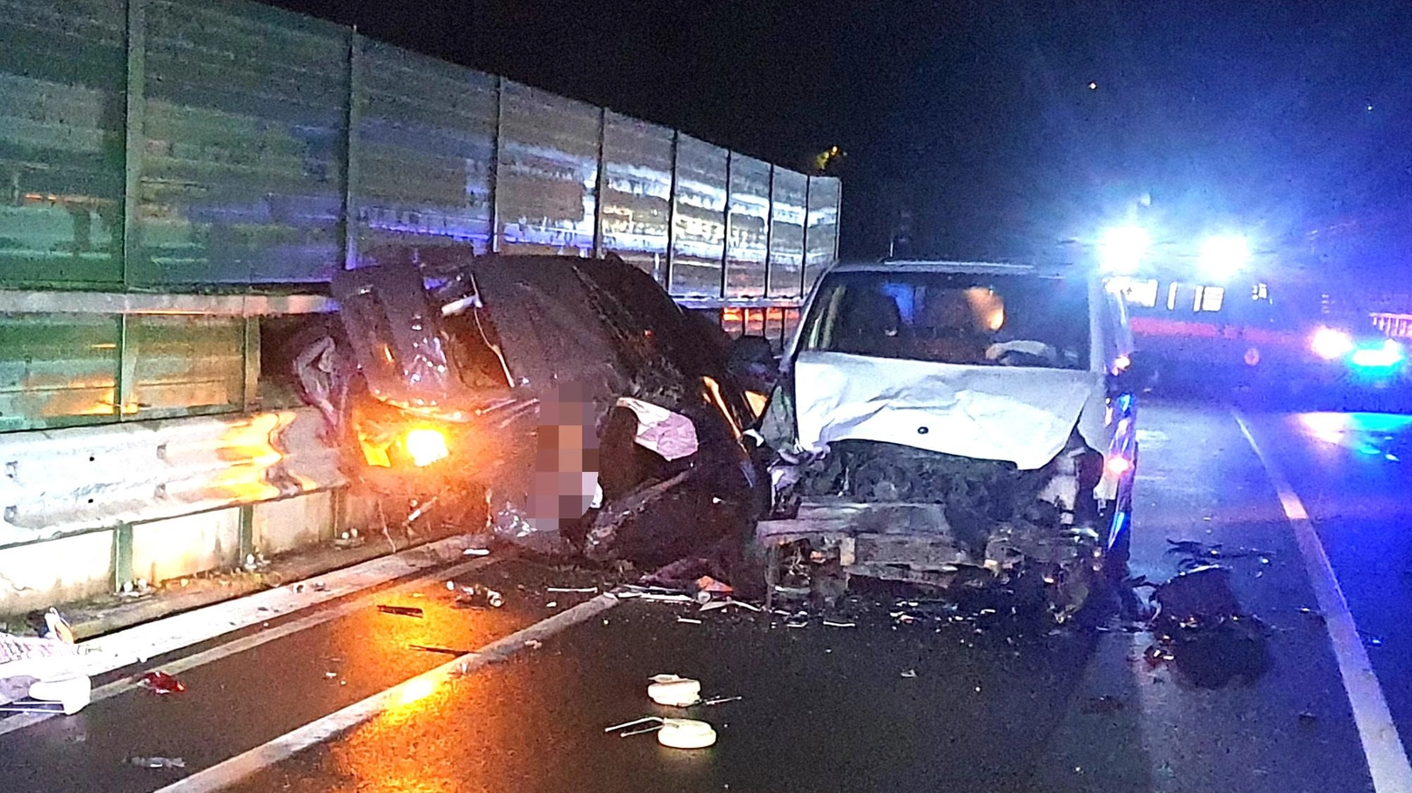 Giovani vite spezzate Auto contro furgone Chiara e Christian morti insieme a 19 anni Giovani vite spezzate Auto contro furgone Chiara e Christian morti insieme a 19 anni