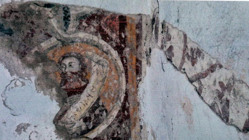 Un patrimonio nascosto. Nei lavori di restauro della vecchia chiesetta spunta un raro affresco Un patrimonio nascosto. Nei lavori di restauro della vecchia chiesetta spunta un raro affresco