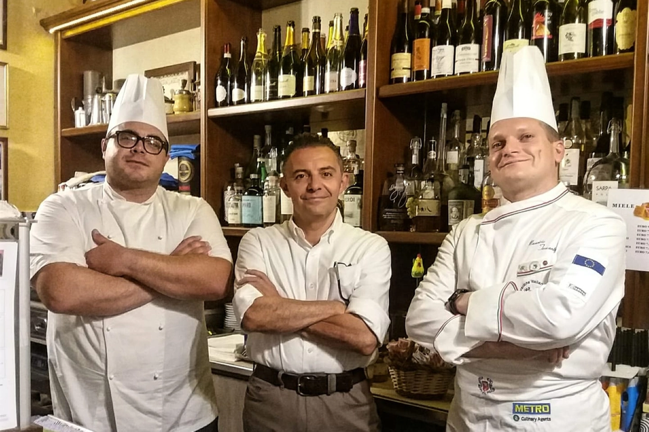 L’Osteria del Campanile di Torrazza Coste, nel Pavese: da sinistra Simone Gingillo, Manolo Crivelli e Maurizio Toscanini