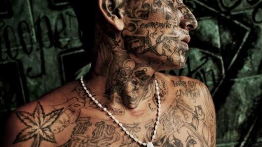 Affiliato alla pandilla Barrio 18, fra le gang sudamericane più spietate