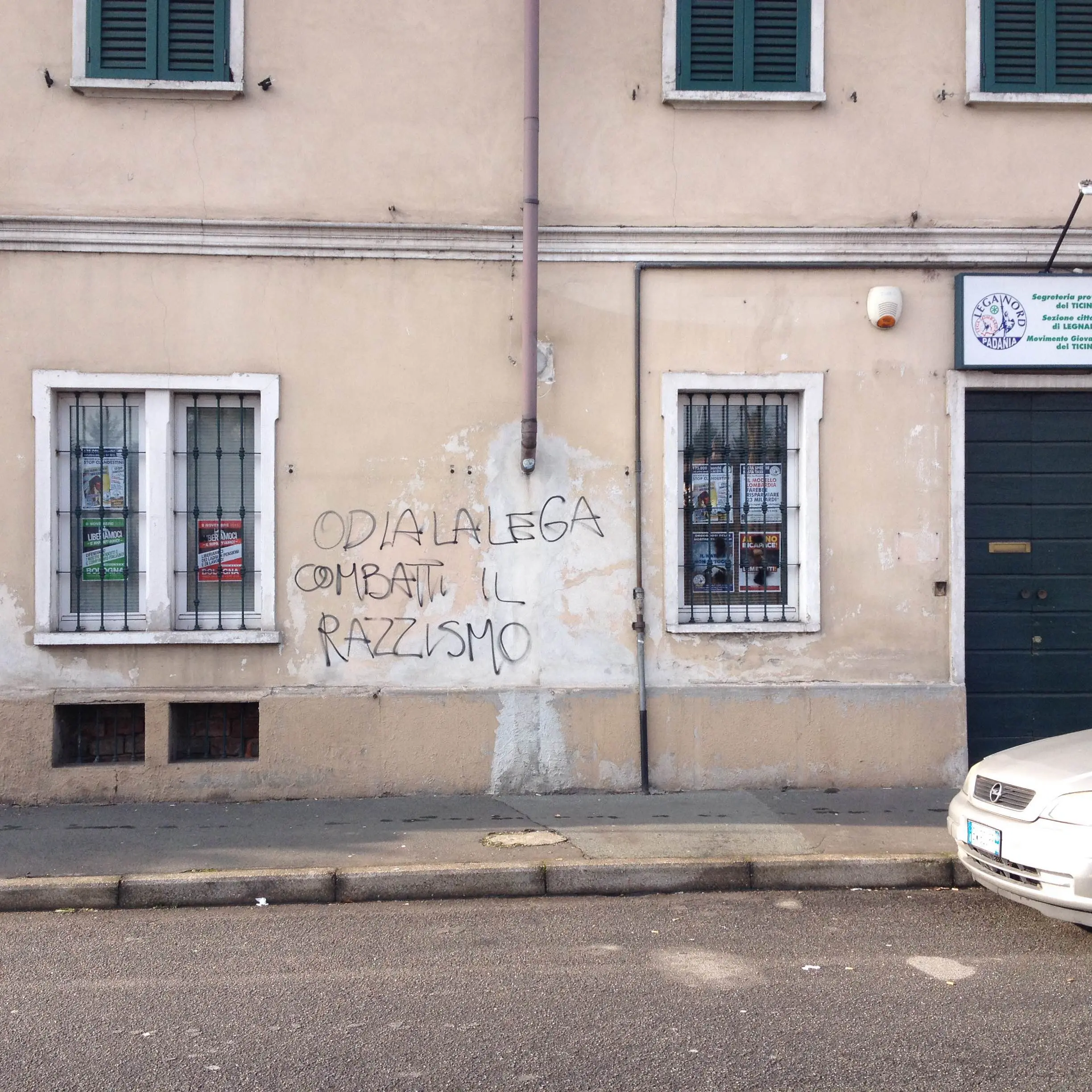 Legnano, raid dei vandali alla sede della Lega Nord