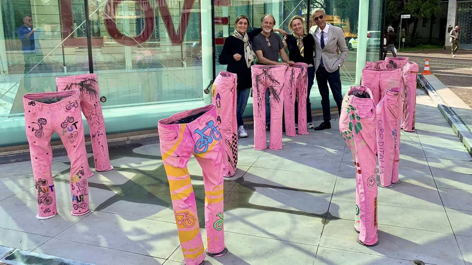 La città si veste di rosa e i ragazzi speciali ci mettono i blue jeans La città si veste di rosa e i ragazzi speciali ci mettono i blue jeans