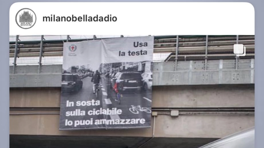 Lo striscione apparso in viale Monza (dalla pagina Milanobelladadio)