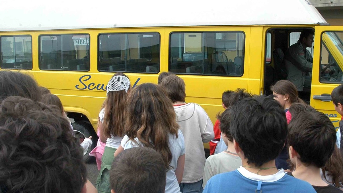 Uno scuolabus (foto di archivio)
