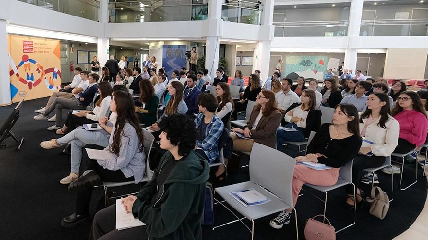 Il biotech apre ai ragazzi. Il campus della Roche accoglie gli universitari Il biotech apre ai ragazzi. Il campus della Roche accoglie gli universitari