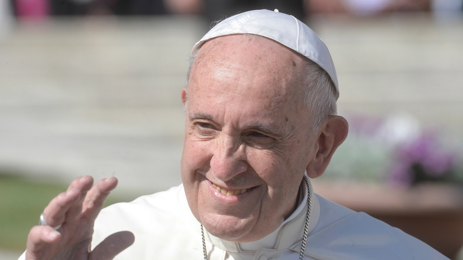 Papa Bergoglio è fuori pericolo, sospiro di sollievo