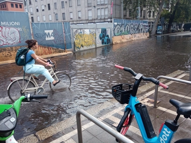 Maltempo Milano e Lombardia, arriva MediCane, uragano mediterraneo: pioggia, raffiche di vento e allerta rossa per rischio idrogeologico