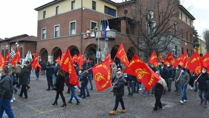 Uno dei cortei dei lavoratori Emerson Uno dei cortei dei lavoratori Emerson