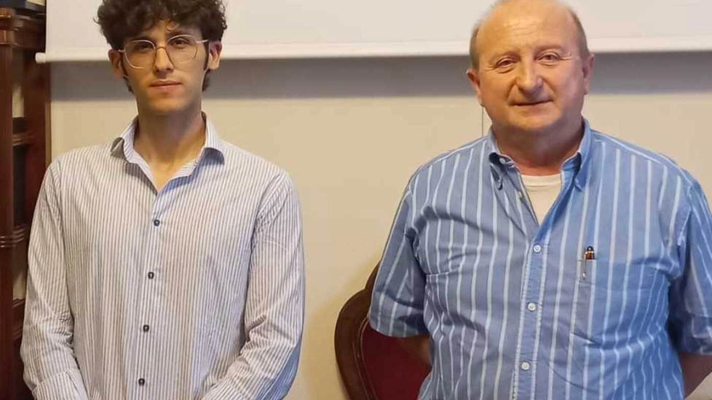 Lo studente Francesco Mancini e il direttore del Pis, Stefano Cattaneo