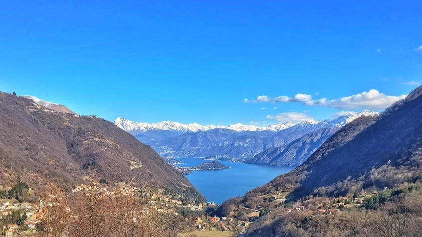 Il panorama del lago visto da Schignano