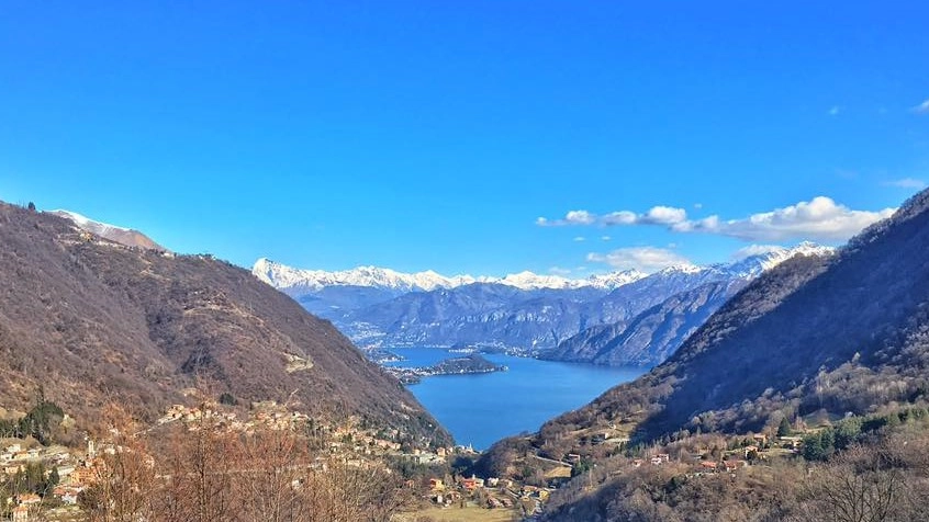 Il panorama del lago visto da Schignano Il panorama del lago visto da Schignano