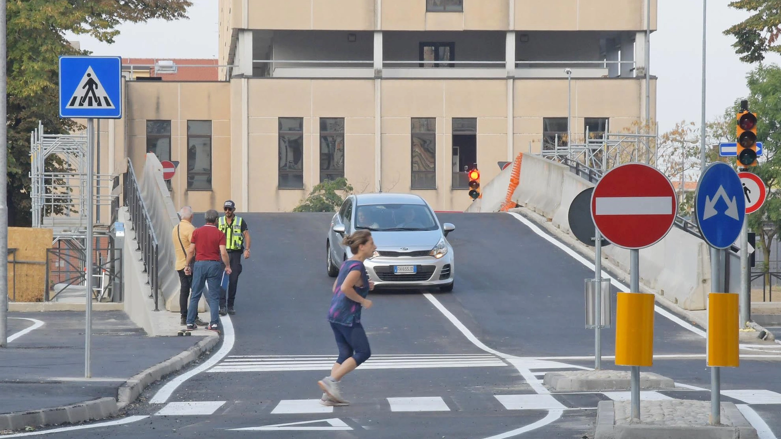 Collaudato il meccanismo del ponte levatoio Ma fioccano le critiche Collaudato il meccanismo del ponte levatoio Ma fioccano le critiche