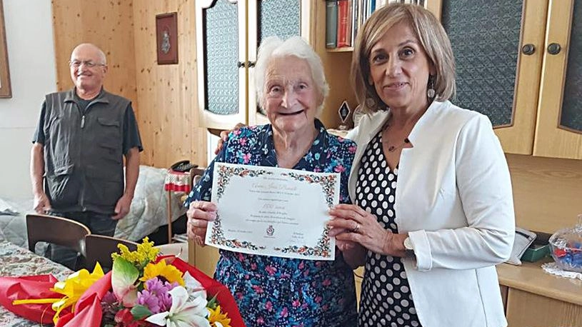 I cent’anni di Anna Ines cinque figli, tanto amore. E la festa con il sindaco I cent’anni di Anna Ines cinque figli, tanto amore. E la festa con il sindaco