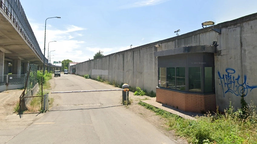 L'ingresso del Cpr di via Corelli a Milano