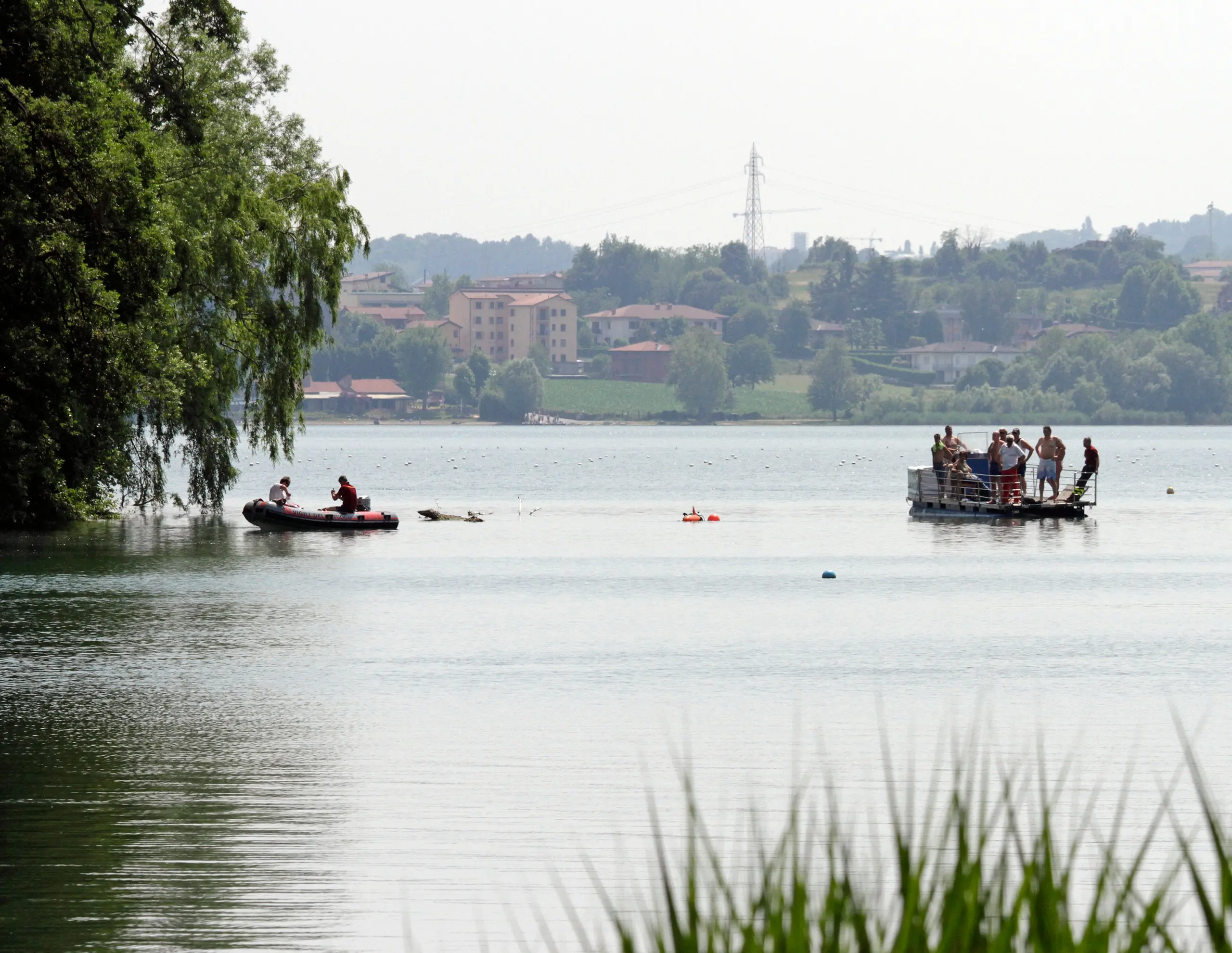 Pusiano, associazioni e cittadini chiedono un turismo più sostenibile sul lago