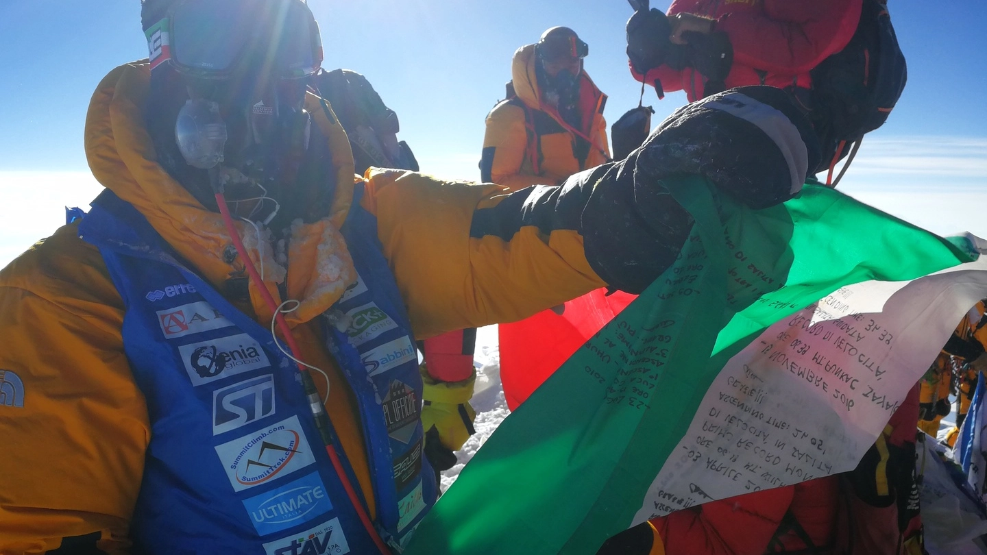 Luca Colli sventola il tricolore sul tetto del mondo