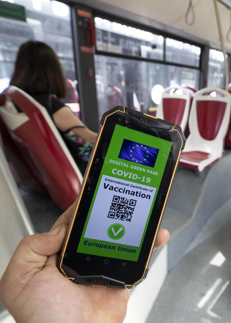 Green Pass obbligatorio, Clerici: "Chi è vaccinato si diverte, chi non lo è no"