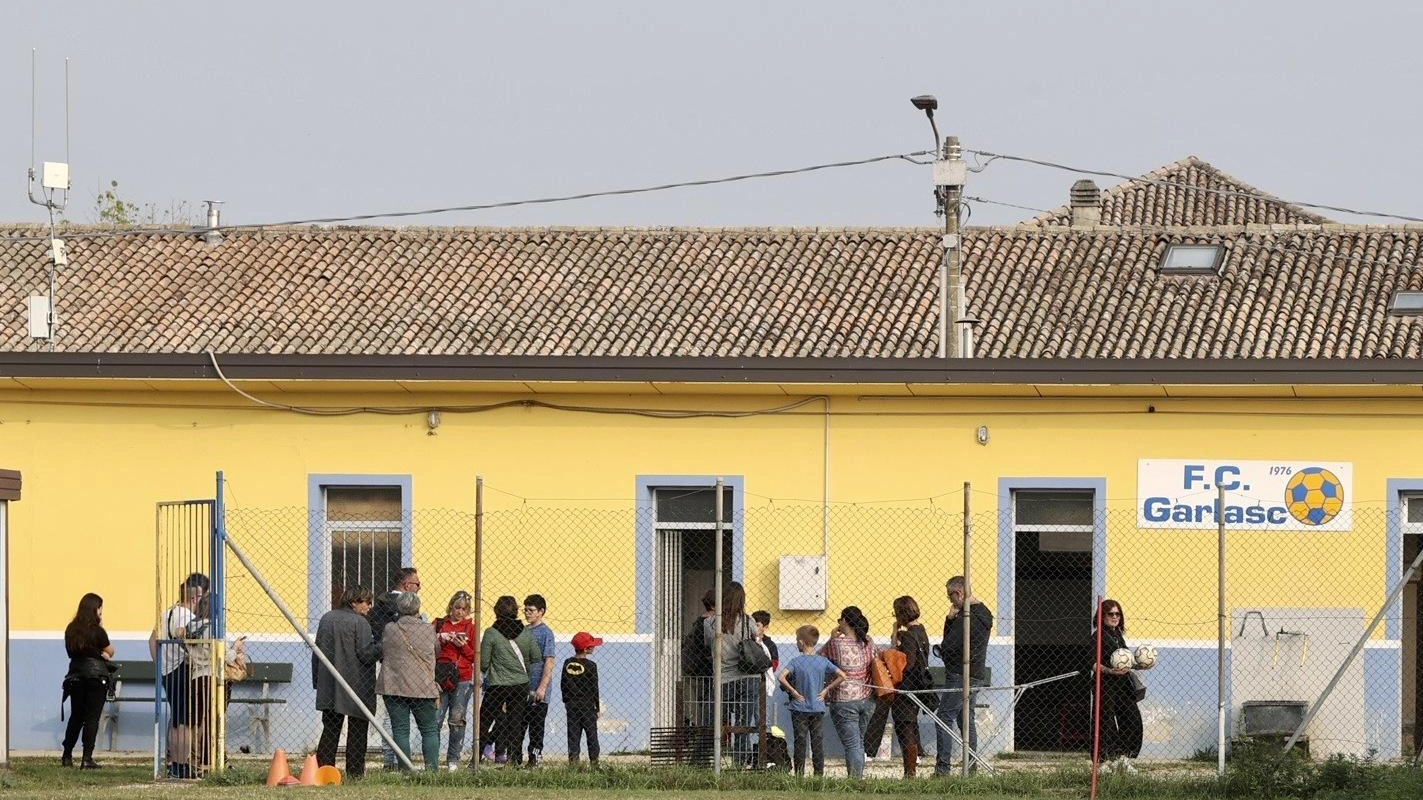 Il campo da calcio tornerà come nuovo. Pnrr permettendo Il campo da calcio tornerà come nuovo. Pnrr permettendo