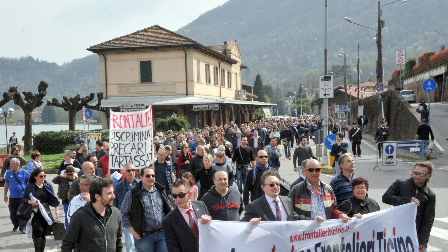 L’Associazione Frontalieri Ticino sfila a Lavena Ponte Tresa