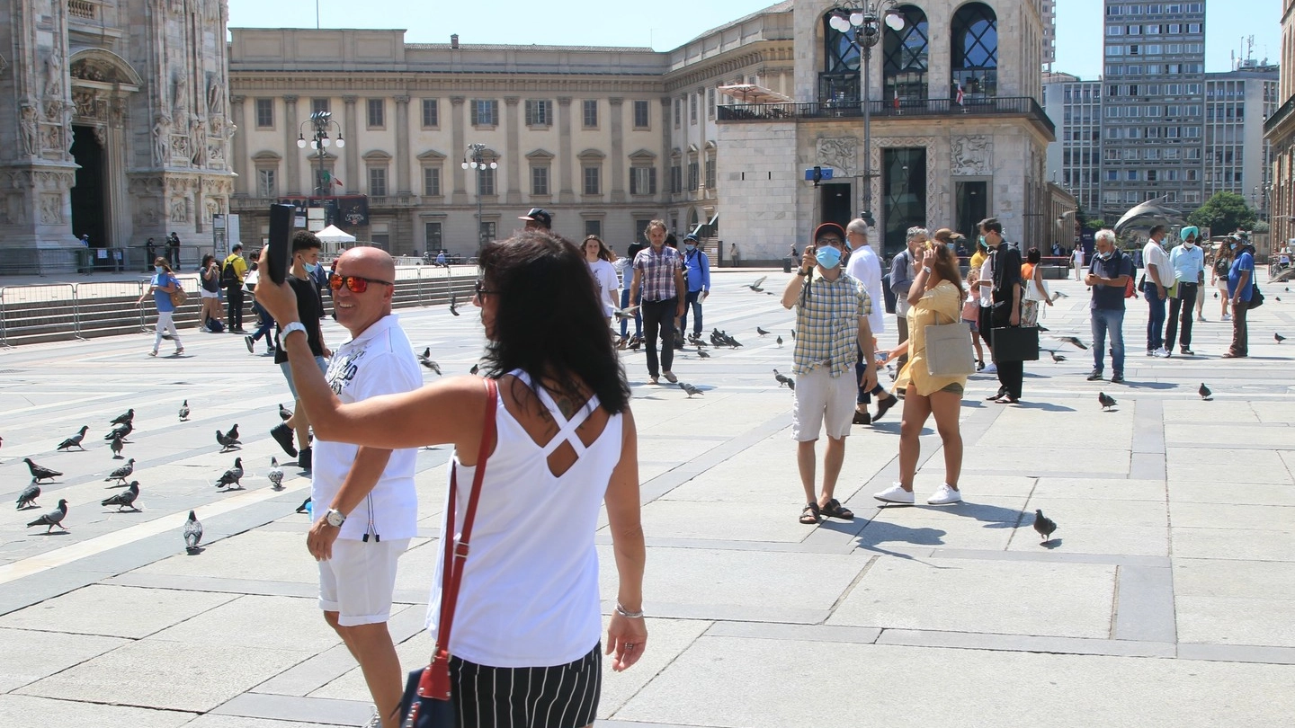 Turisti in centro a Milano