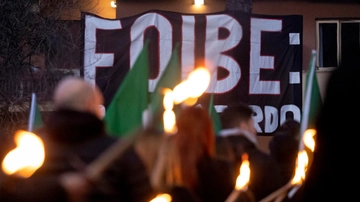 Varese, sabato ad alta tensione per il Giorno del Ricordo: estrema destra in corteo per le Foibe e sit-in antifascista a Palazzo Estense