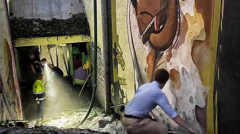 Tra secchi e pale I tunnel sepolti dalla grandine Tra secchi e pale I tunnel sepolti dalla grandine
