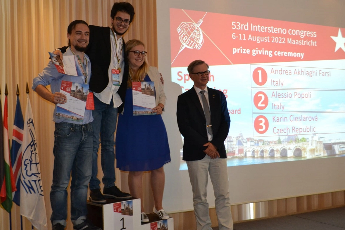 Andrea Akhlaghi Farsi durante la premiazione ai Campionati mondiali di dattilografia