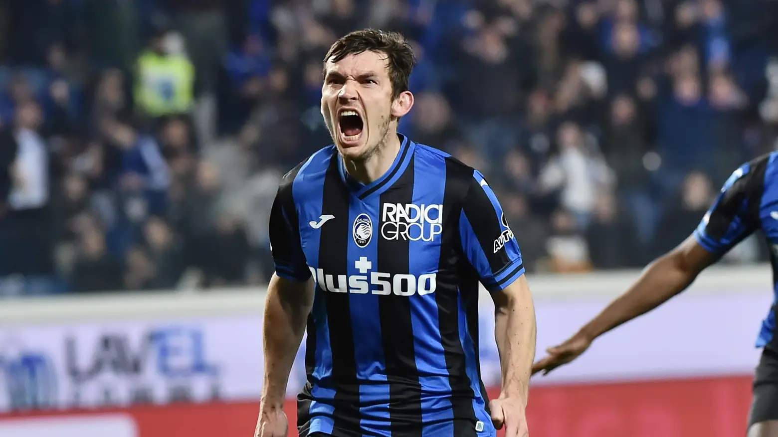 L'olandese De Roon compie 32 anni