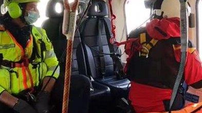 

Perde la presa e precipita dalla copertura a Lomazzo (Como): grave infortunio