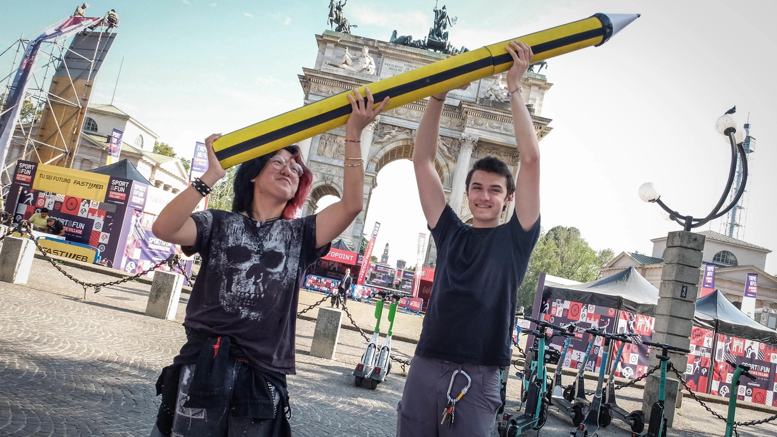 Il flash-mob all’Arco della Pace per lanciare lo sciopero studentesco nazionale del 17 novembre (Fasani) Il flash-mob all’Arco della Pace per lanciare lo sciopero studentesco nazionale del 17 novembre (Fasani)