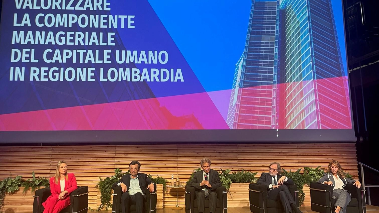 
"Regione Lombardia: 1,5 milioni di euro per favorire l'occupazione dei dirigenti disoccupati"