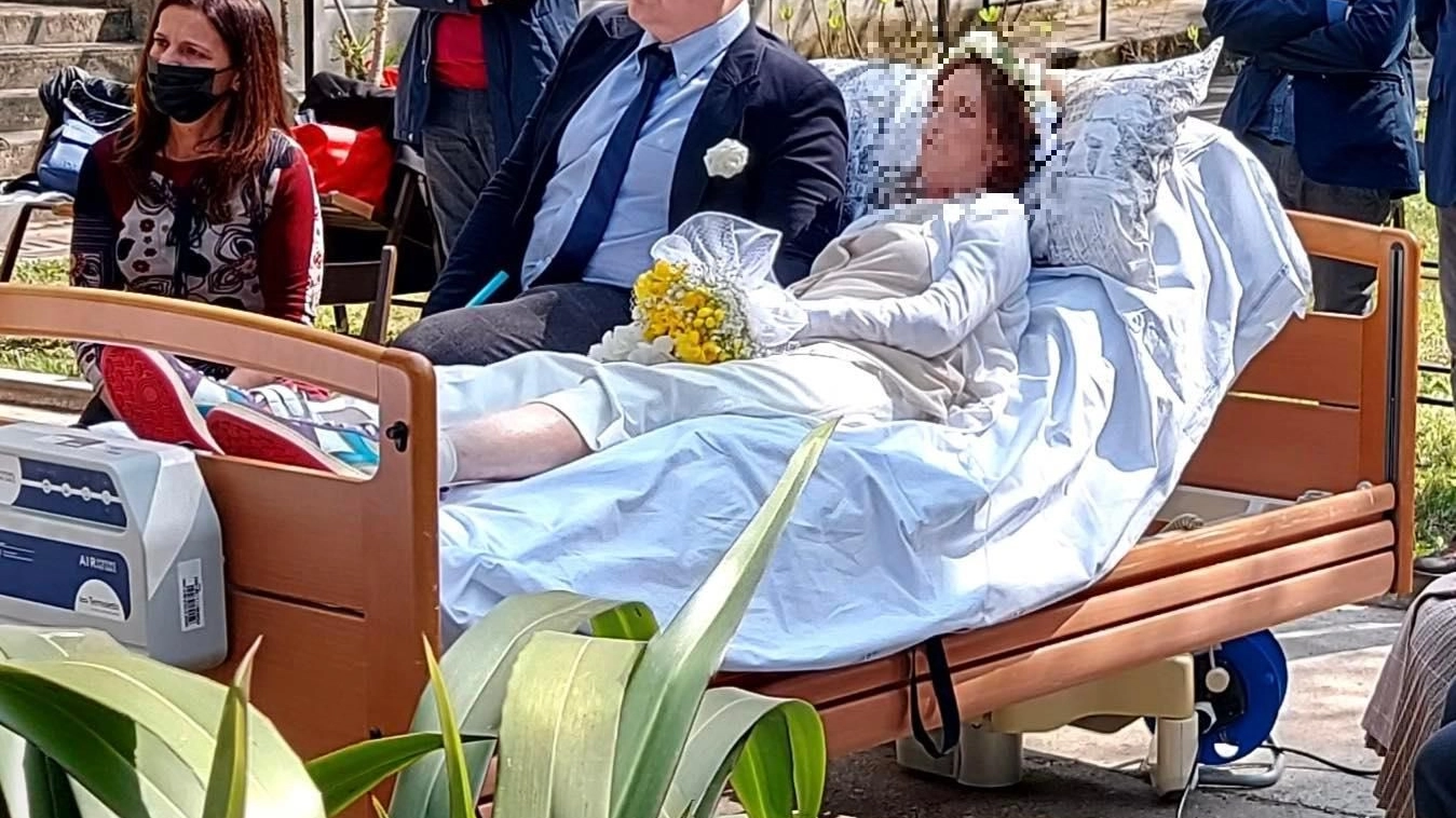Il matrimonio fra Laura e Andrea all'hospice Il Tulipano