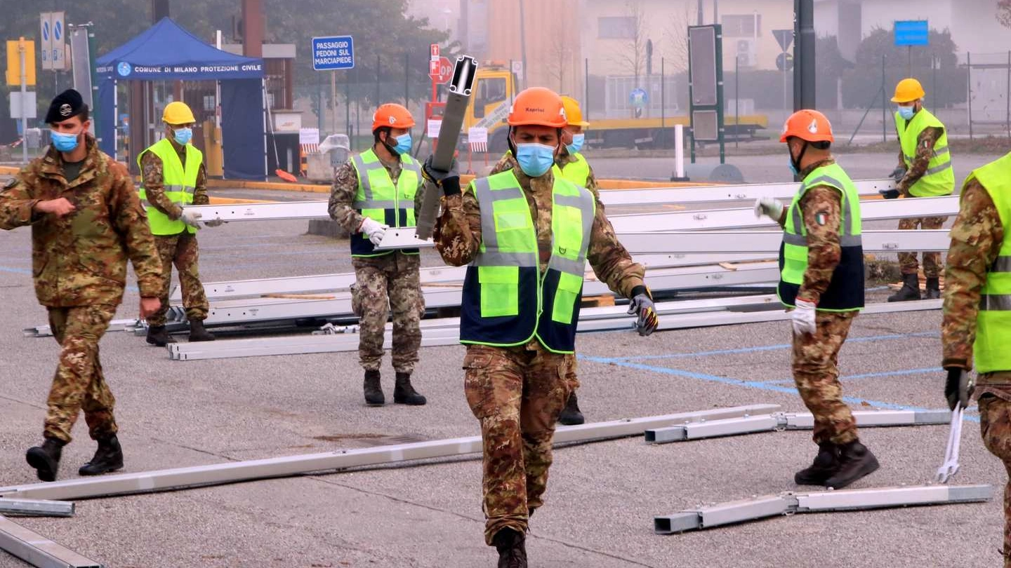 I militari allestiscono il drive-in per tamponi a Romolo