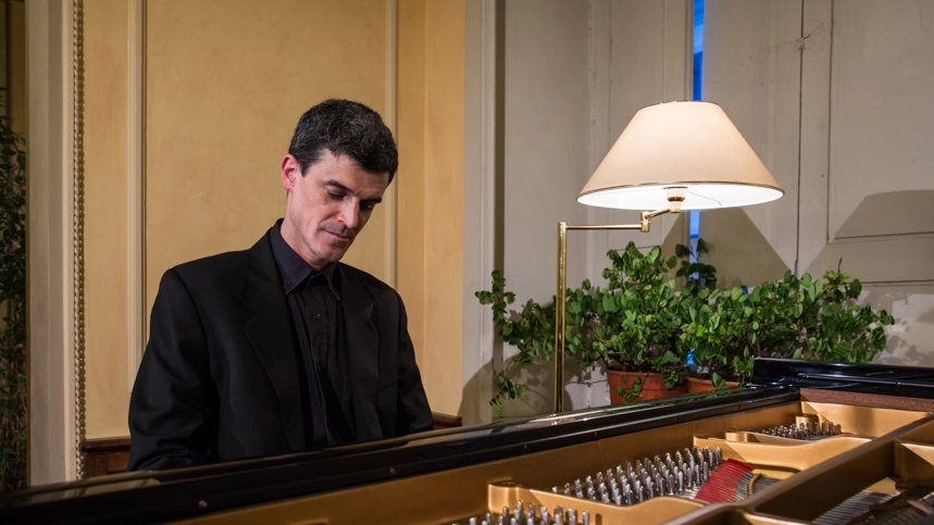Professore Emanuele Ferrari al piano