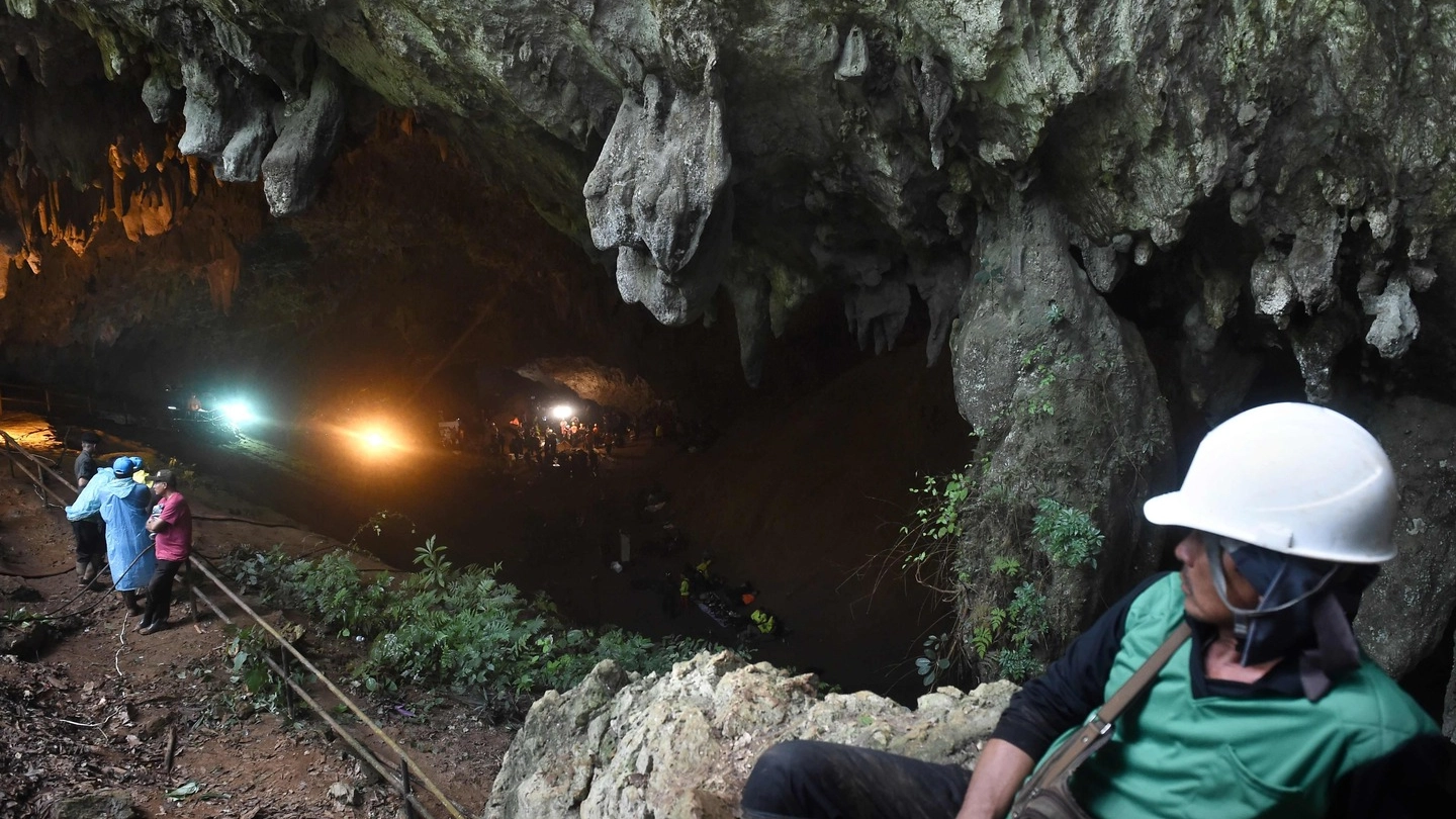 Thailandia, i soccorritori nella grotta di Tham Luang  (LaPresse)