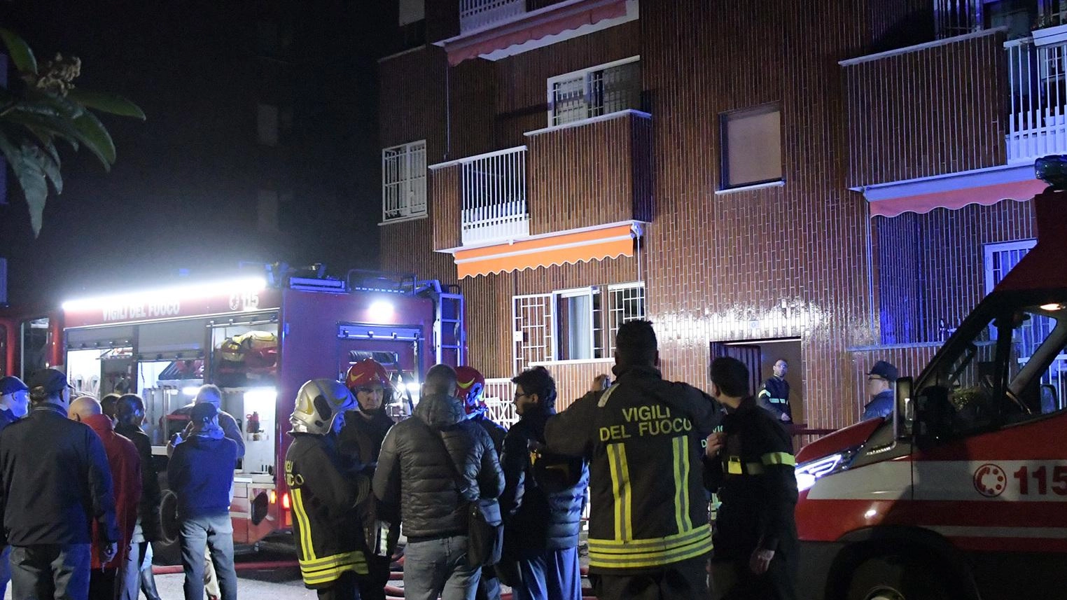 Incendio in un palazzo. Tre ustionati Incendio in un palazzo. Tre ustionati