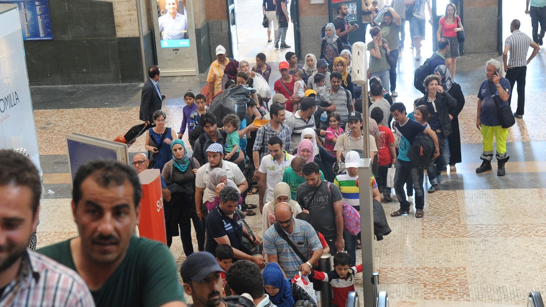 Profughi siriani in Stazione Centrale
