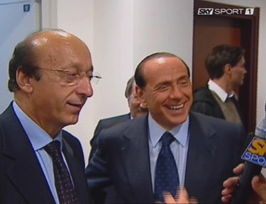 Silvio Berlusconi, quando andava d’accordo con i rivali della Juventus. Poi, a fine match, cene a base di tartufo