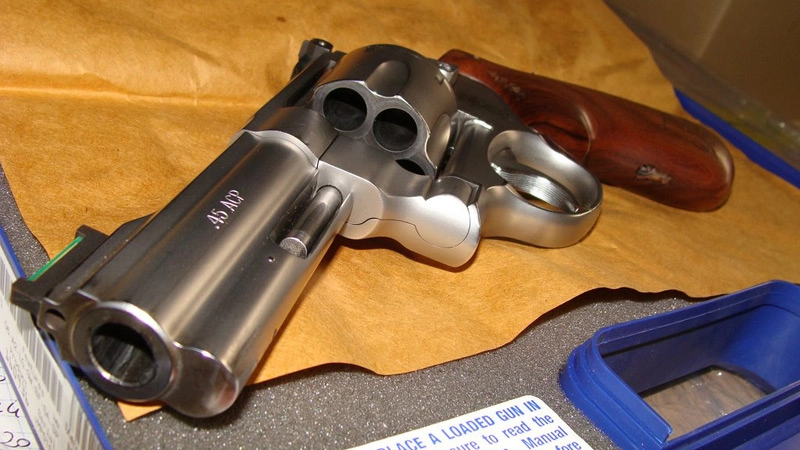 Una pistola Smith e Wesson (foto d’archivio)