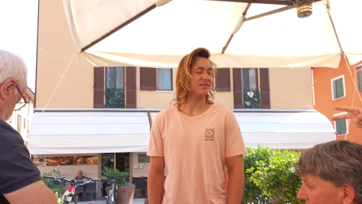 Kitesurf, il campione del mondo Andrea Principi gareggia e si allena sul Garda