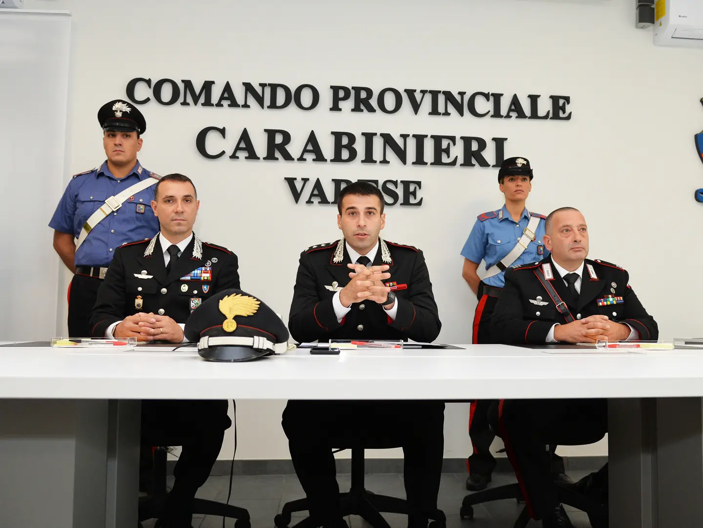 Buguggiate, rapinano 17enne minacciandolo con una pistola: arrestati 5 giovani