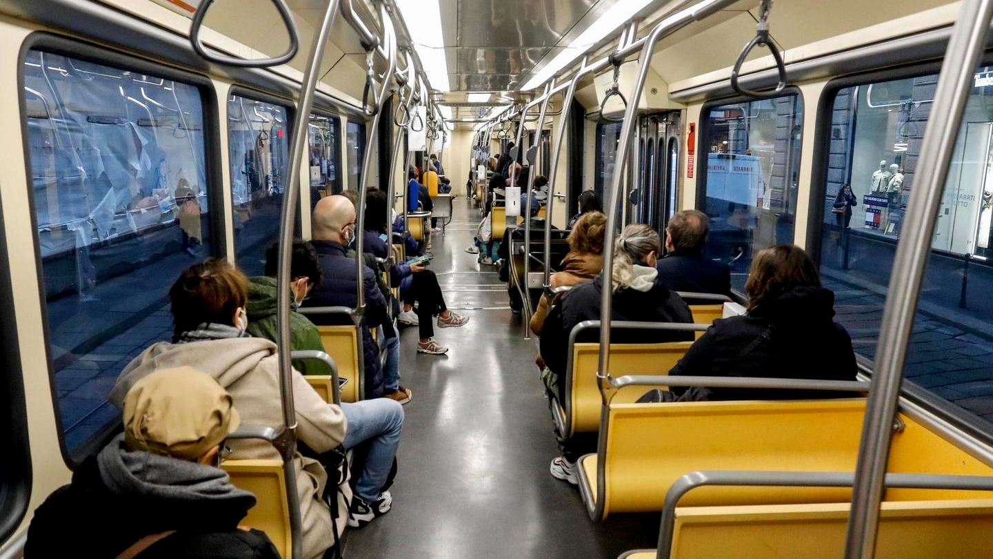 Sui mezzi pubblici si viaggia ancora a capienza ridotta: non più dell’80% del totale