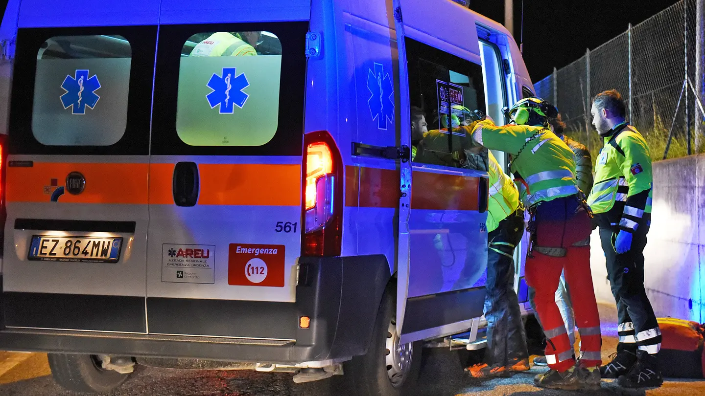 Un'ambulanza (Archivio) Un'ambulanza (Archivio)