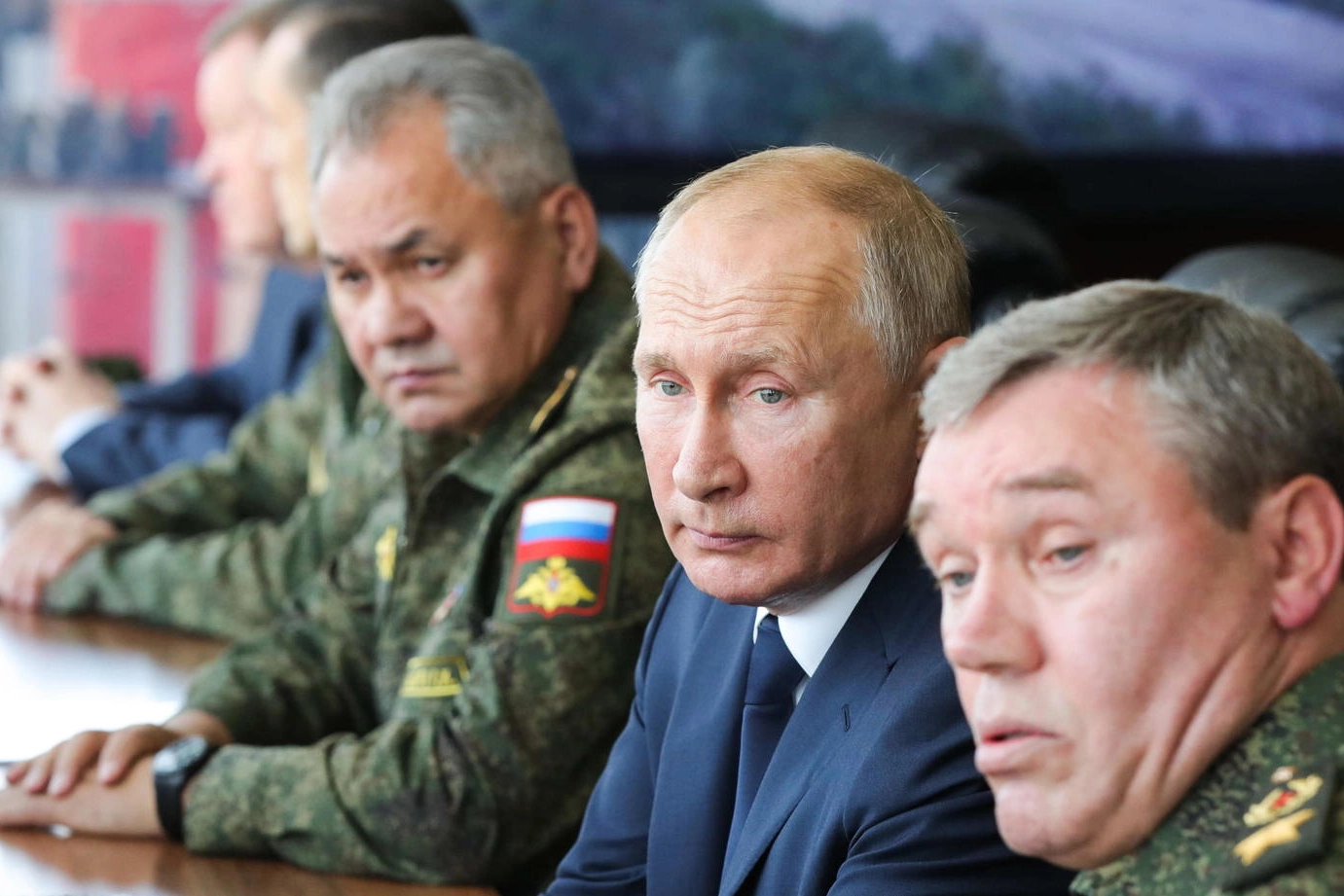 Il generale Gerasimov con il presidente Putin e il ministro della Difesa, Shoigu