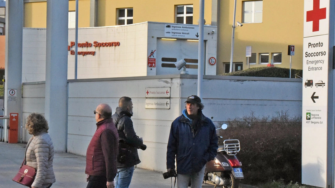 Un’immagine del 23 febbraio quando è stata disposta la chiusura del nosocomio di Alzano 