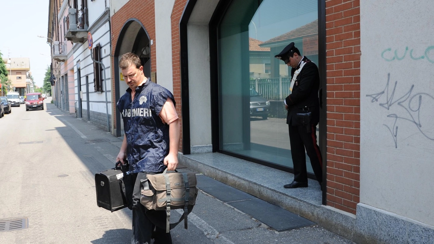  I carabinieri  lunedì scorso fuori dalla sede della San Marco
