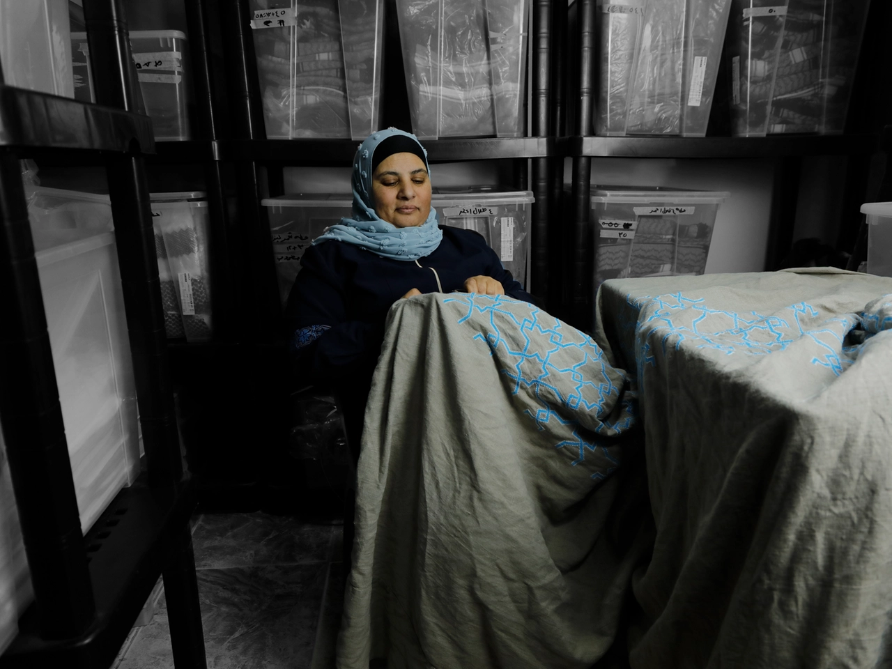 Una ricamatrice SEP (Photo credit Alaa Atwah Photography)